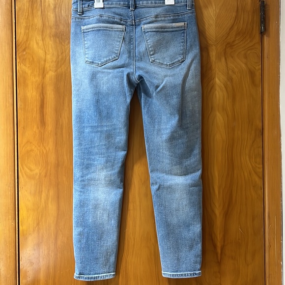 White House/Black Market womens size 2 Skinny crop jeans with zippers at ankle. - Picture 2 of 5